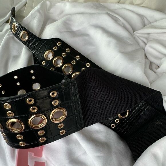 New juicy couture grommet wide belt snake print faux leather Elastic size L/XL